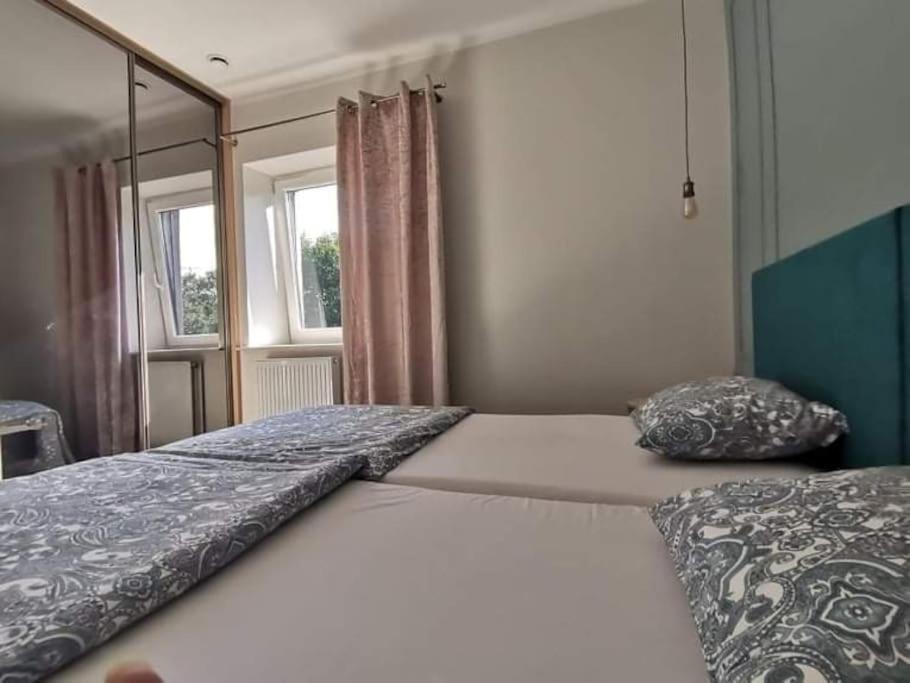 Apartamenty Motyl بيتوم المظهر الخارجي الصورة