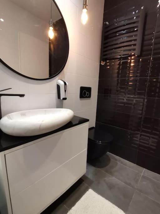 Apartamenty Motyl بيتوم المظهر الخارجي الصورة